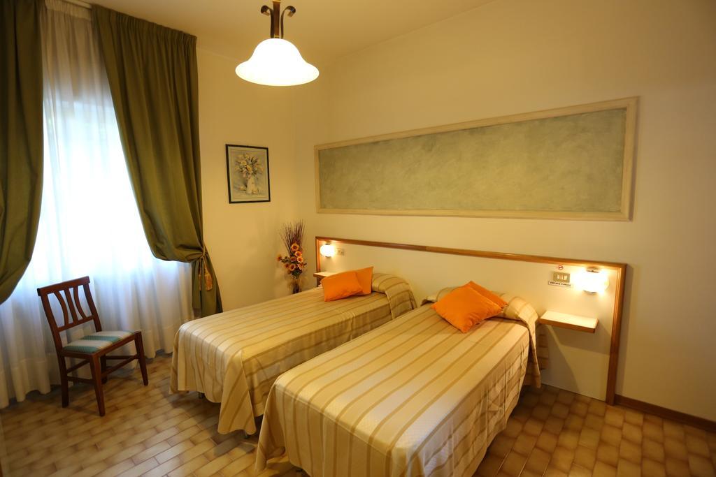 Hotel Vignola Assisi Buitenkant foto