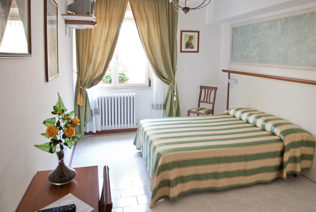 Hotel Vignola Assisi Buitenkant foto