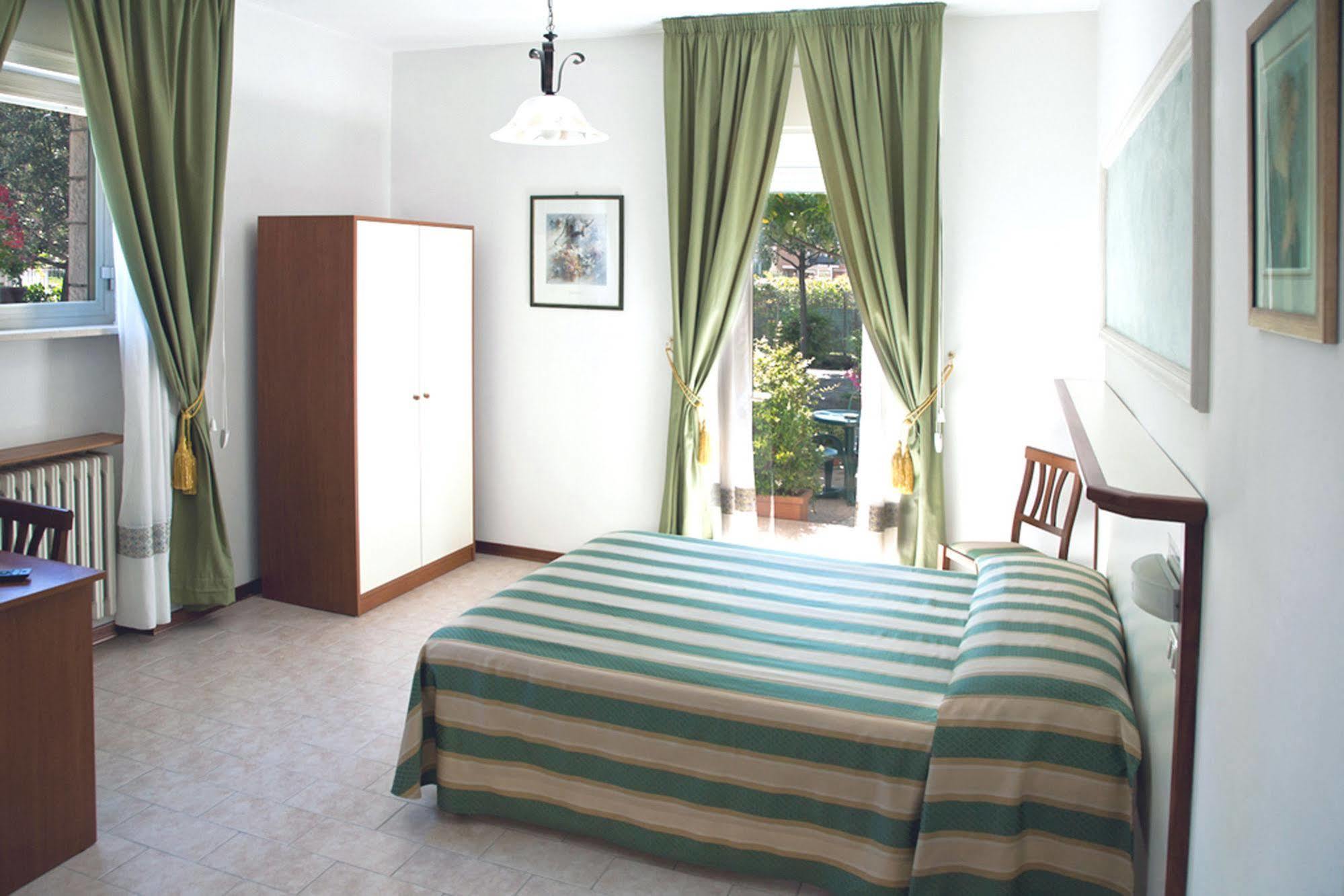Hotel Vignola Assisi Buitenkant foto