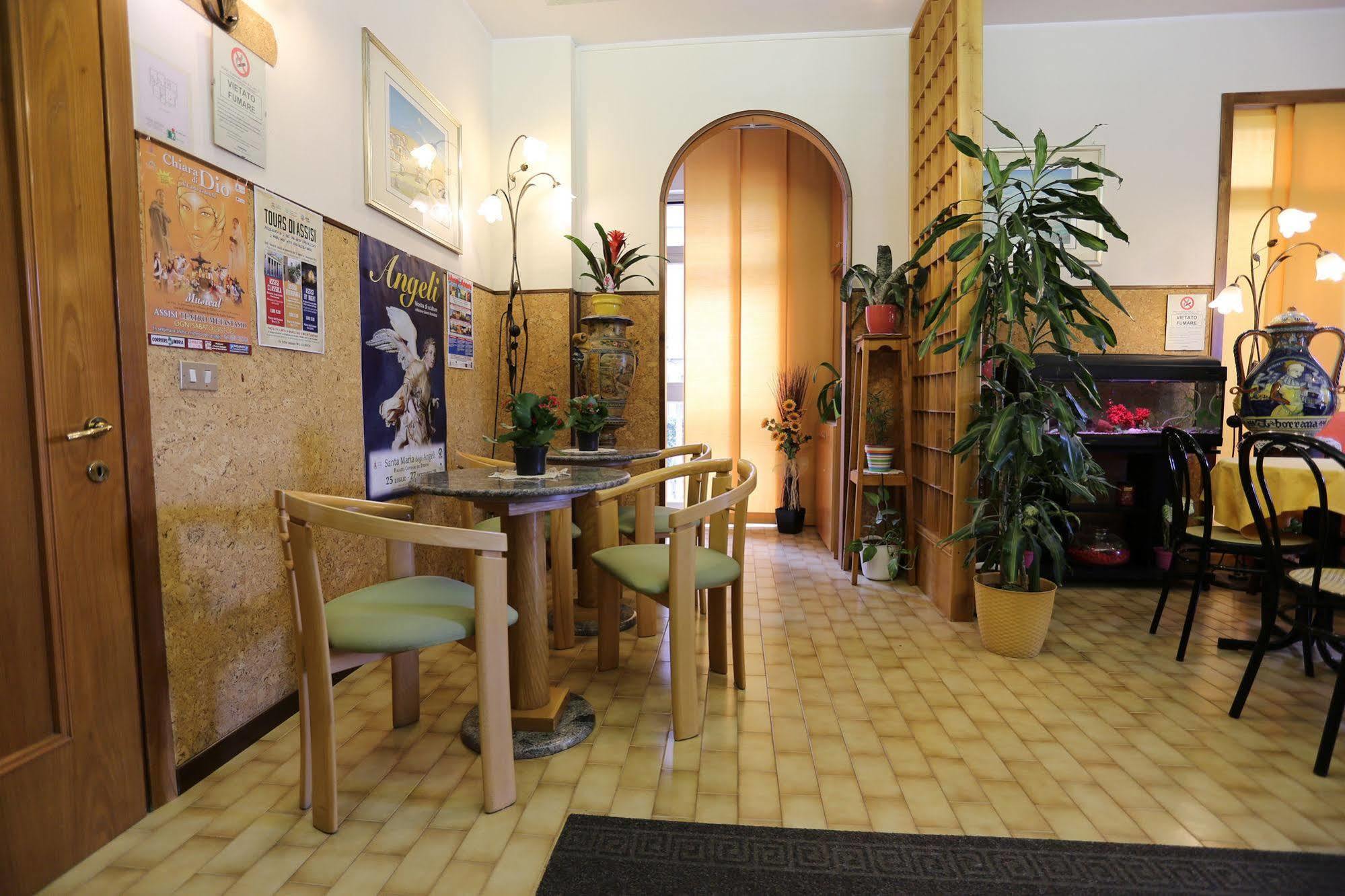 Hotel Vignola Assisi Buitenkant foto