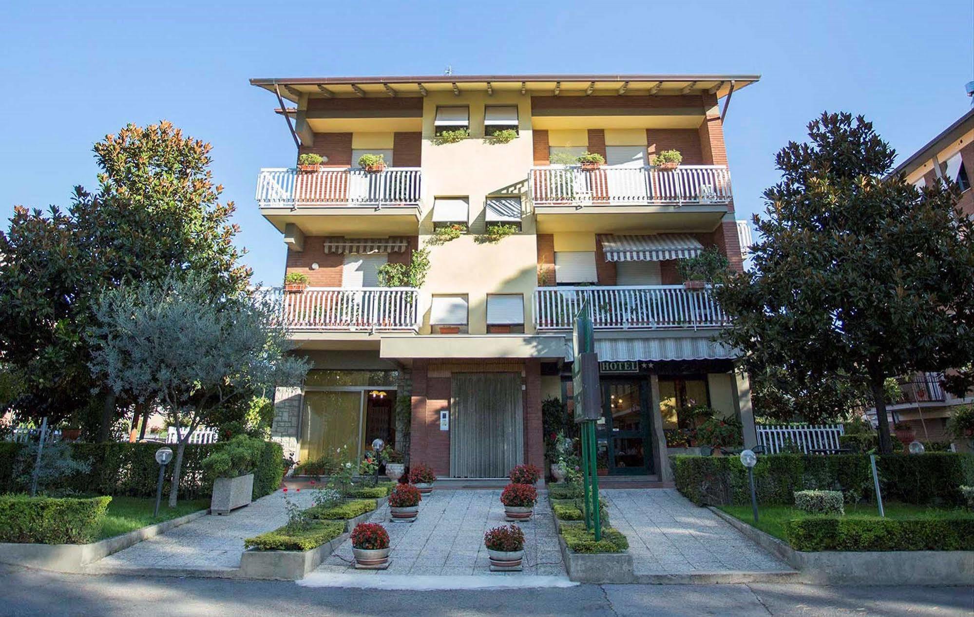 Hotel Vignola Assisi Buitenkant foto
