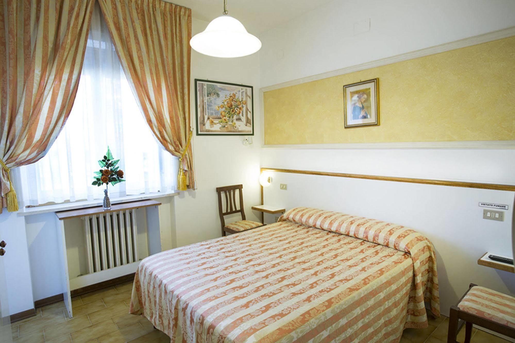 Hotel Vignola Assisi Buitenkant foto