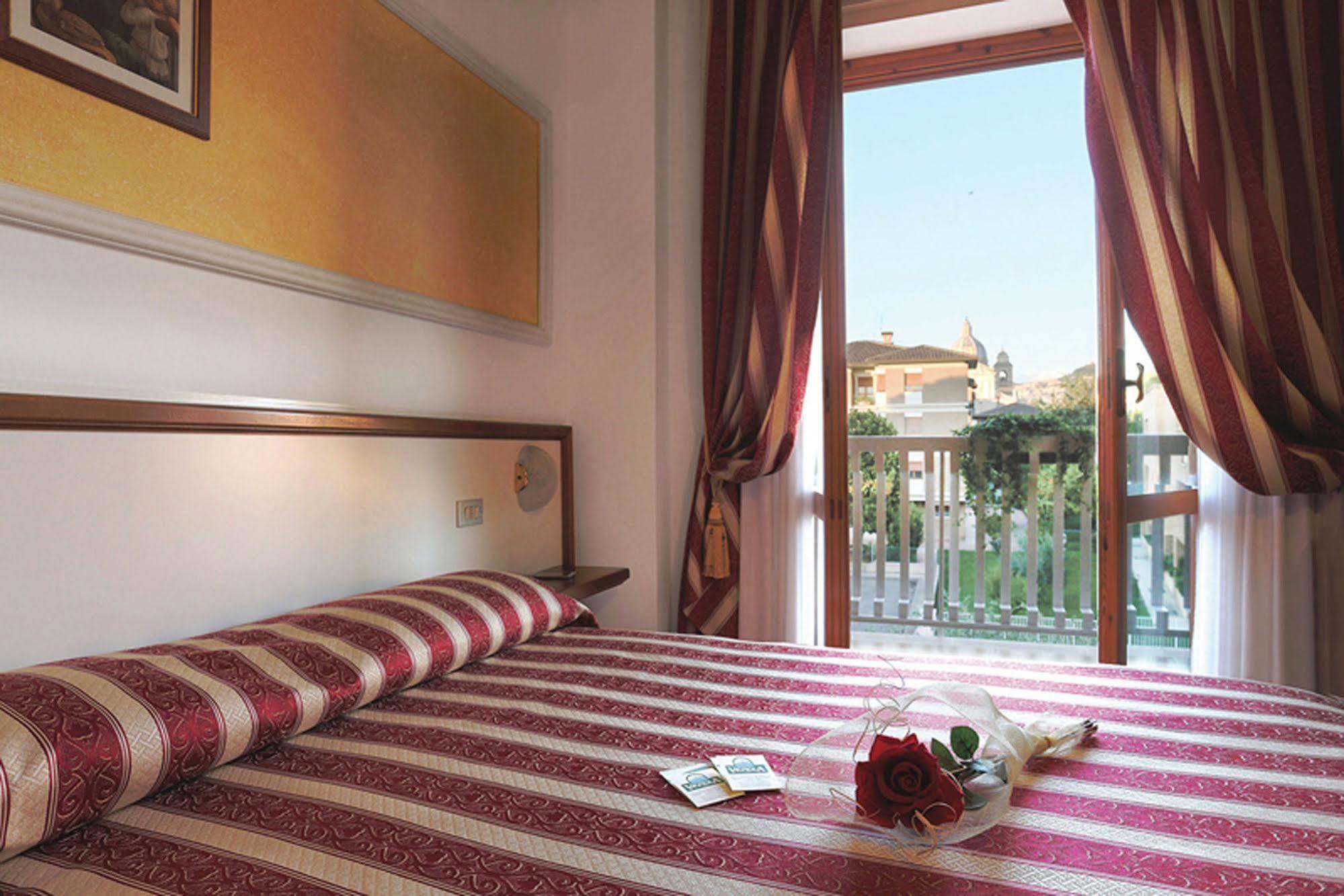 Hotel Vignola Assisi Buitenkant foto