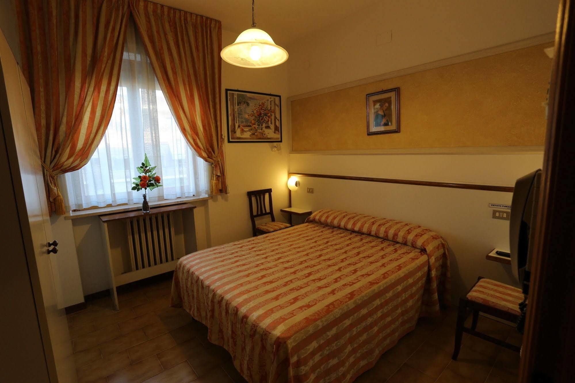 Hotel Vignola Assisi Buitenkant foto