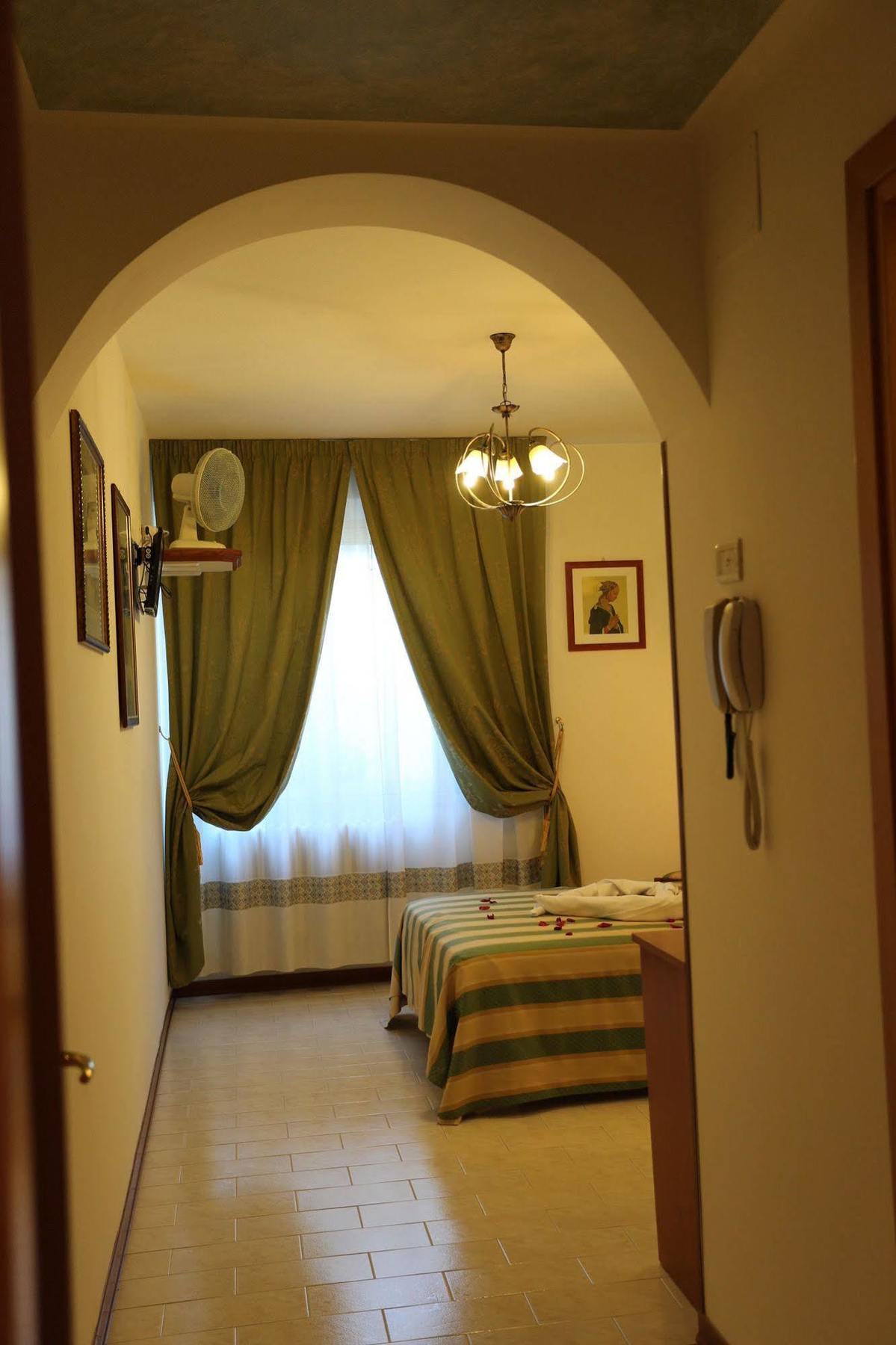 Hotel Vignola Assisi Buitenkant foto