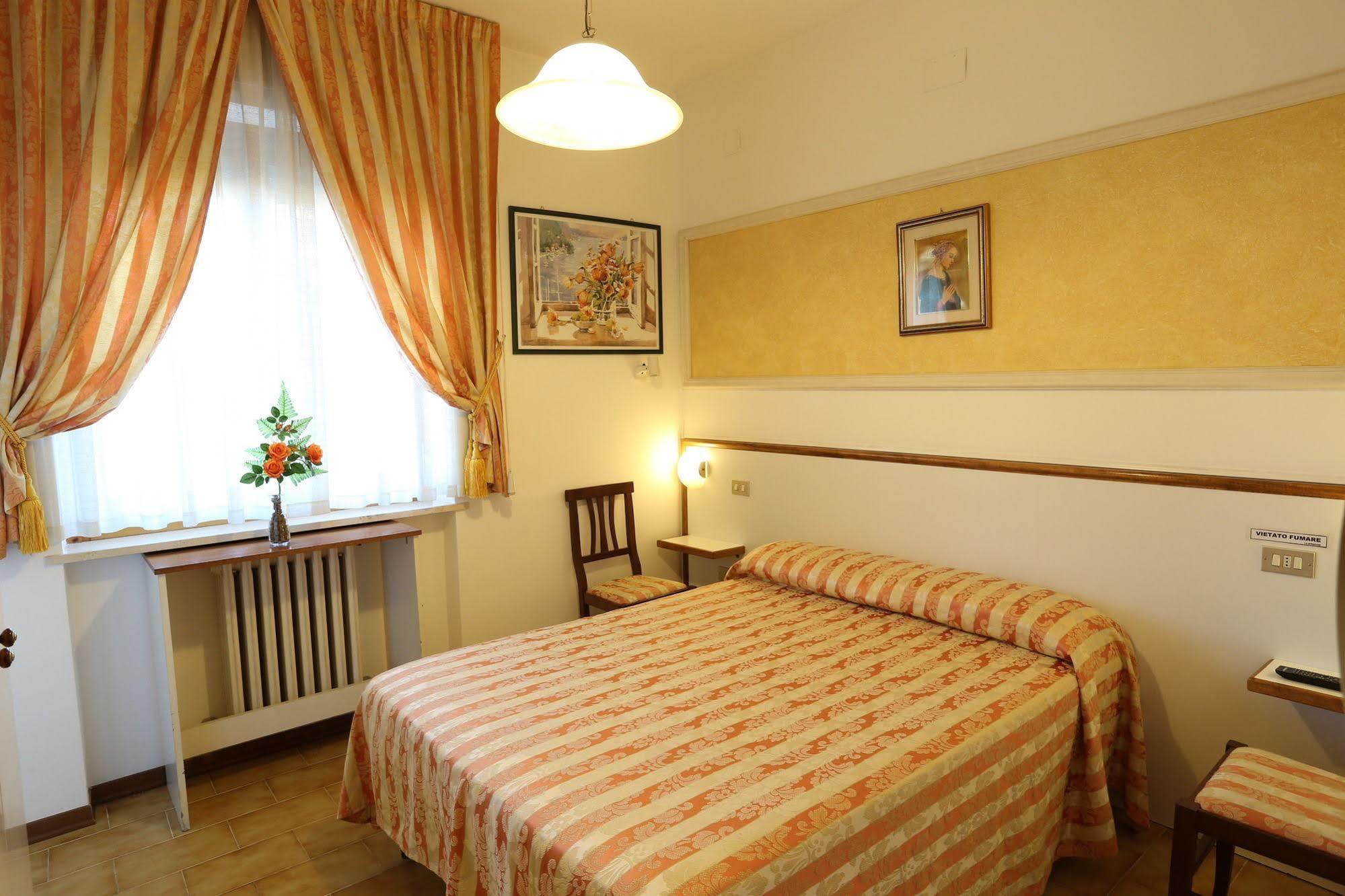 Hotel Vignola Assisi Buitenkant foto