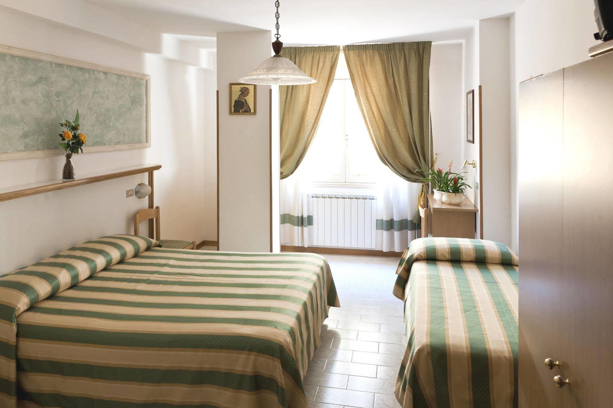 Hotel Vignola Assisi Buitenkant foto