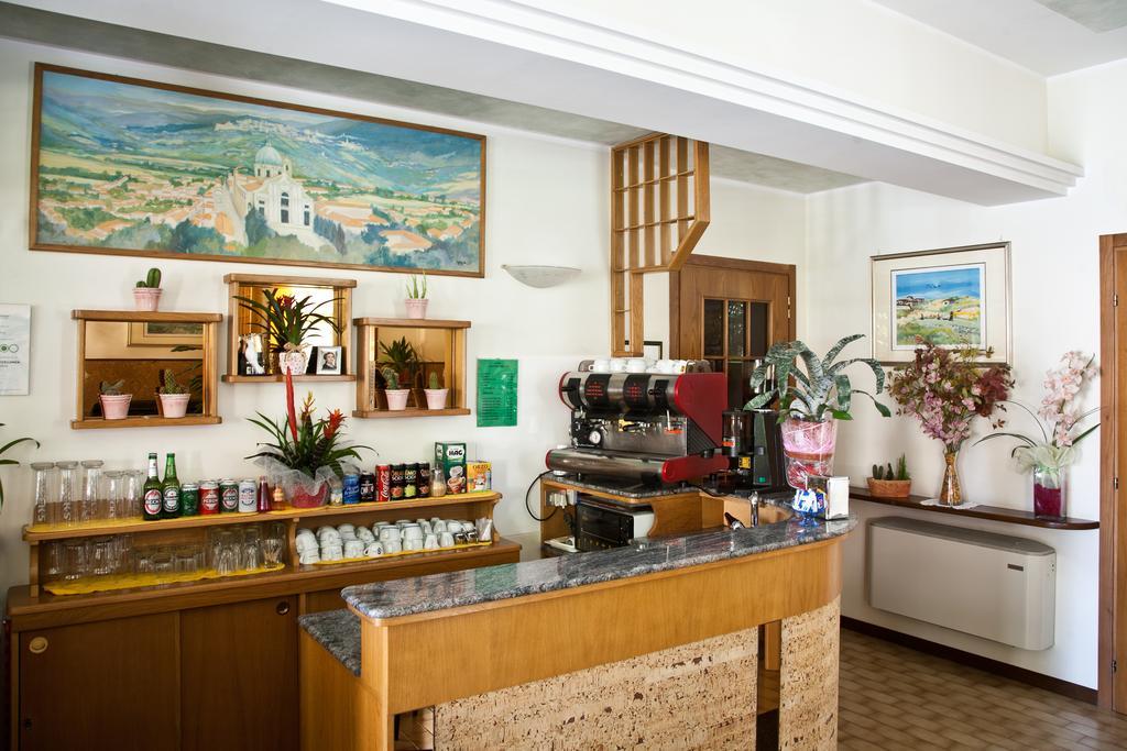 Hotel Vignola Assisi Buitenkant foto